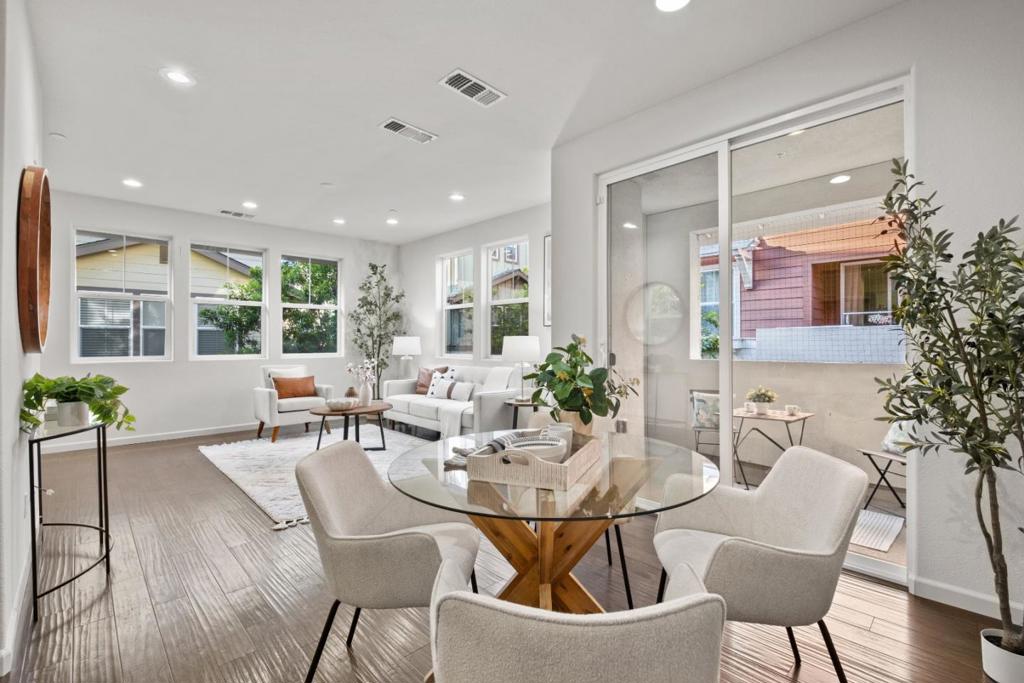 2104 Vincenzo Property Photo 1