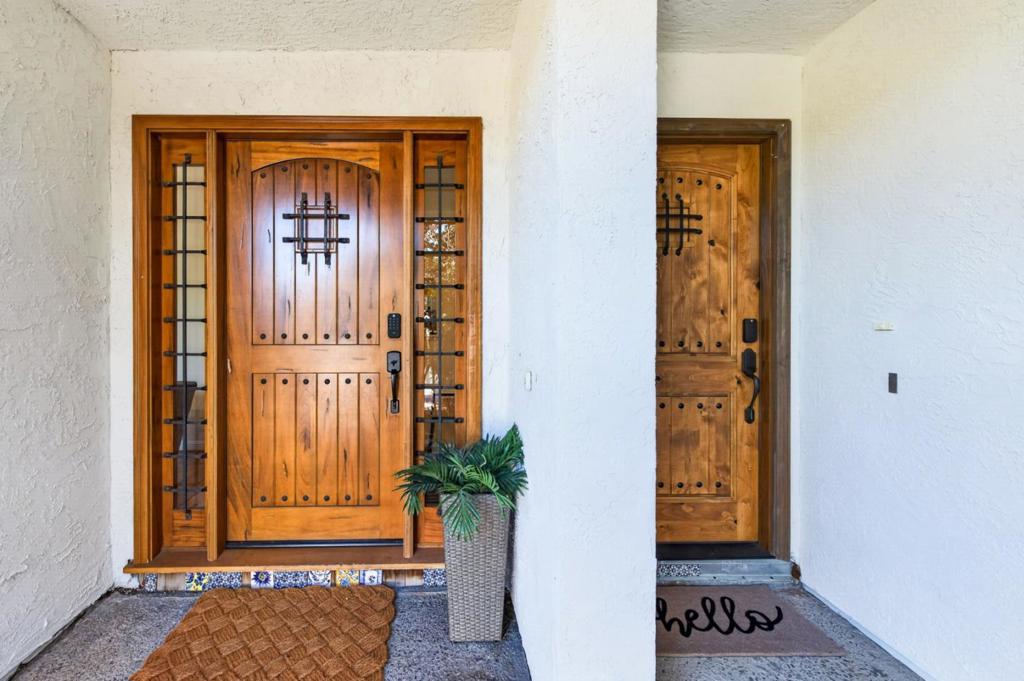 6543 Skyfarm Drive Property Photo 4