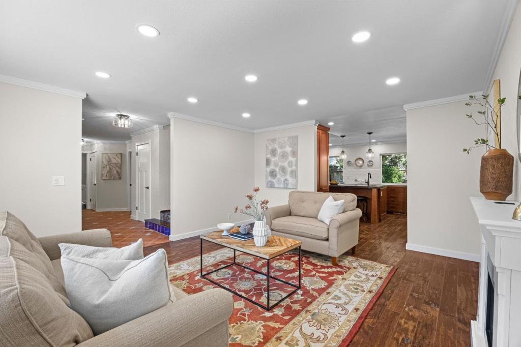 1435 Blackwing Way Property Photo 8