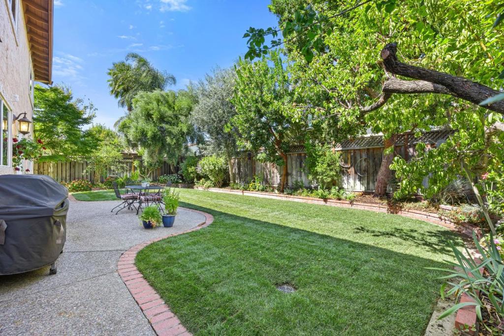 1435 Blackwing Way Property Photo 37