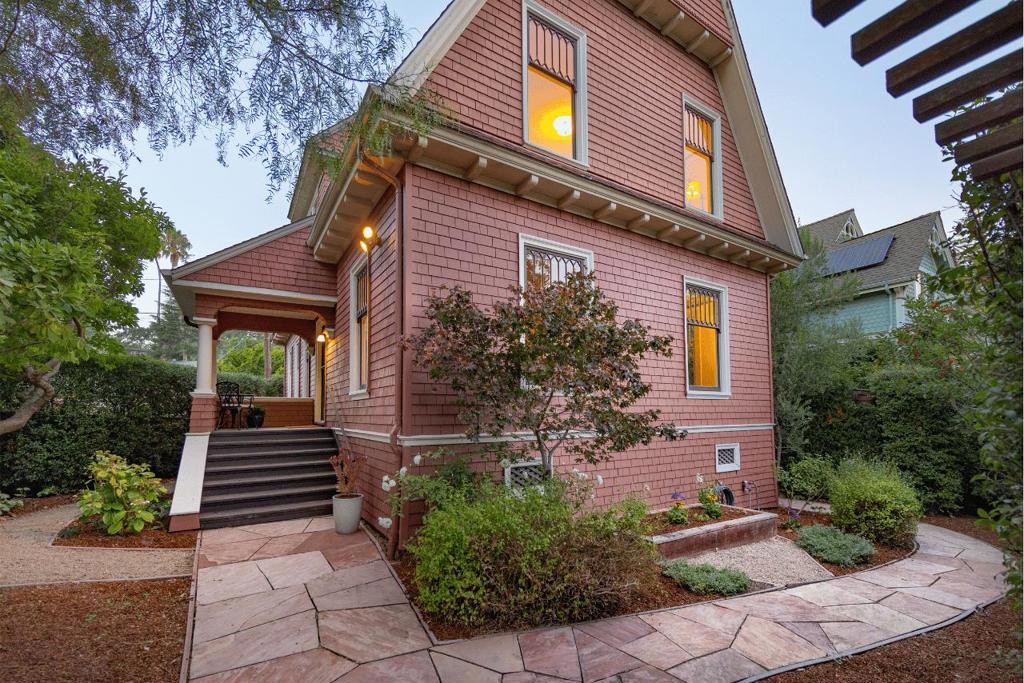 322 Walnut Avenue Property Photo 1