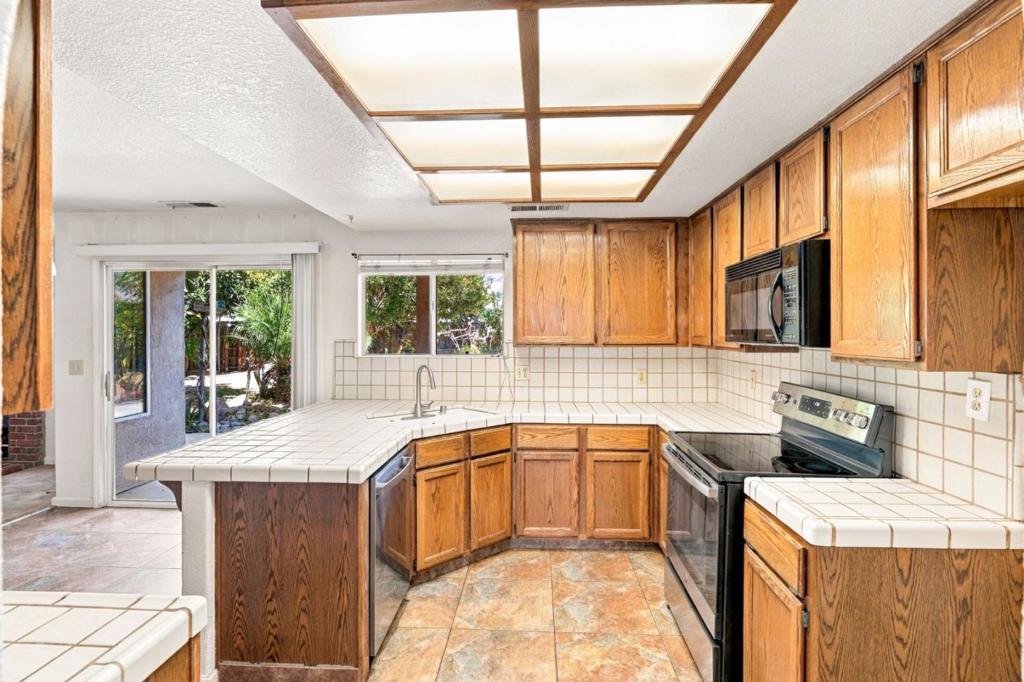 1014 Neal Street Property Photo 10