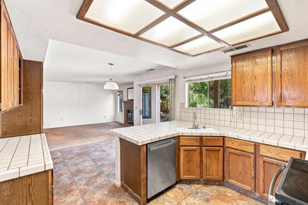 1014 Neal Street Property Photo 11
