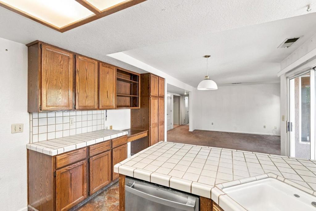 1014 Neal Street Property Photo 12