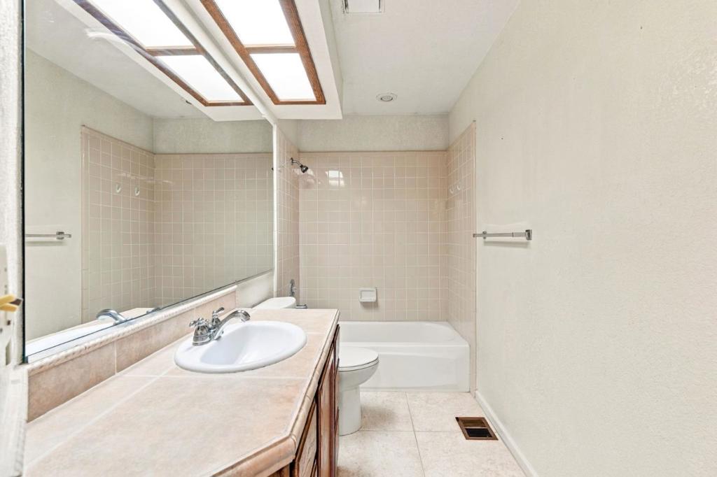 1014 Neal Street Property Photo 27