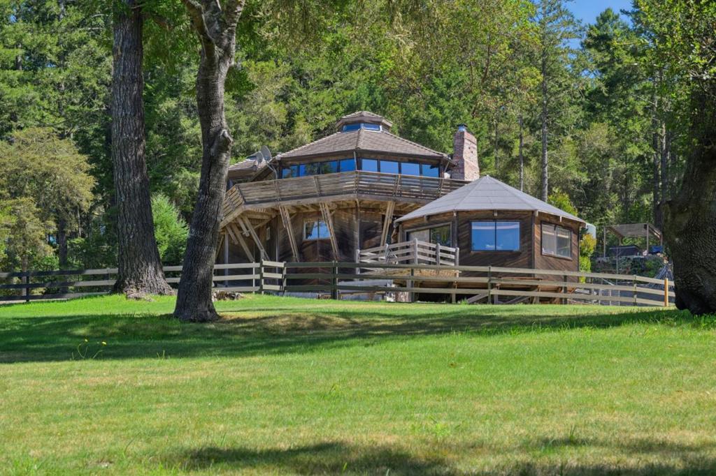 200 S Ranch Road Property Photo 1