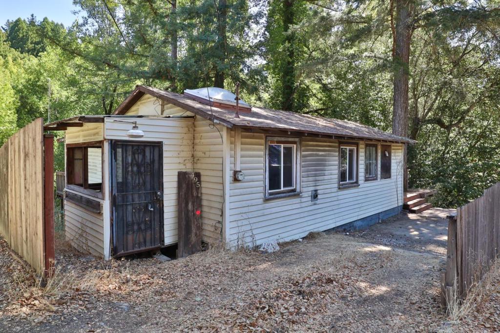 495 Riverview Drive Property Photo 2
