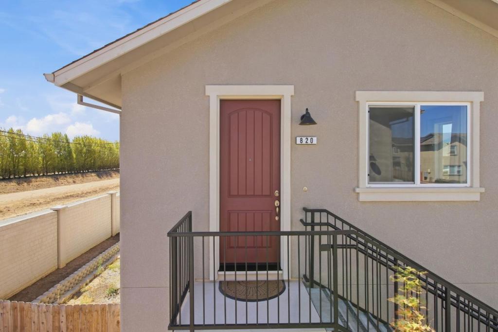 820 Vasquez Drive Property Photo 3