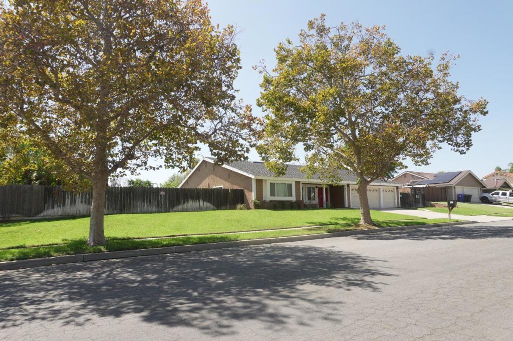 2108 N Apple Avenue Property Photo 2