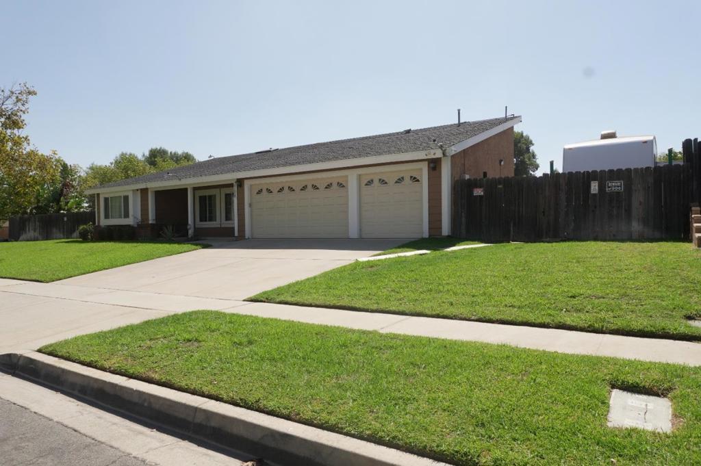 2108 N Apple Avenue Property Photo 3