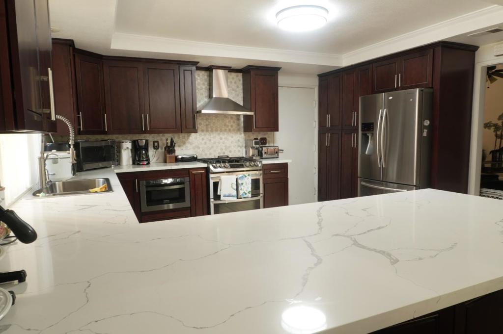 2108 N Apple Avenue Property Photo 6