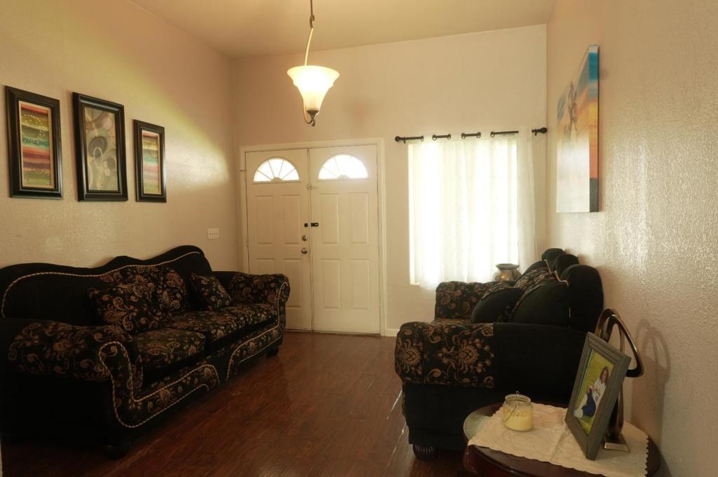 2108 N Apple Avenue Property Photo 17