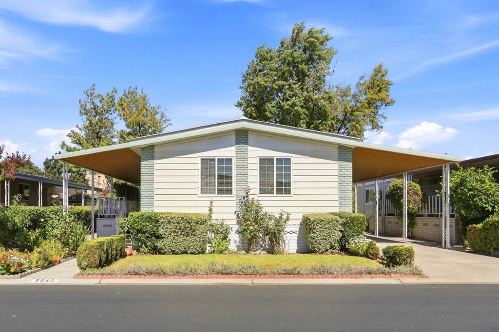 3040 Oakbridge Drive 3040 Property Photo 1