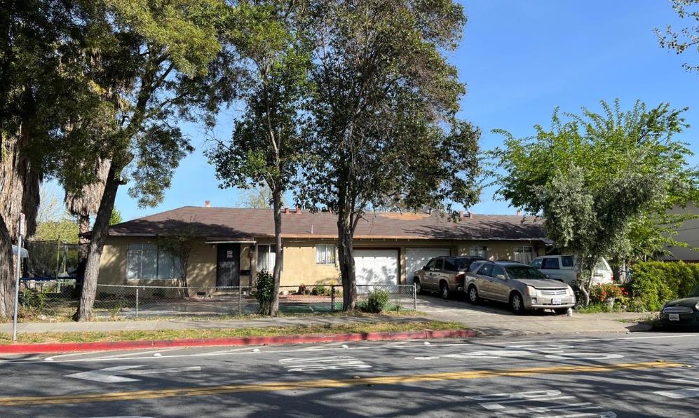 1011 E San Antonio Street Property Photo