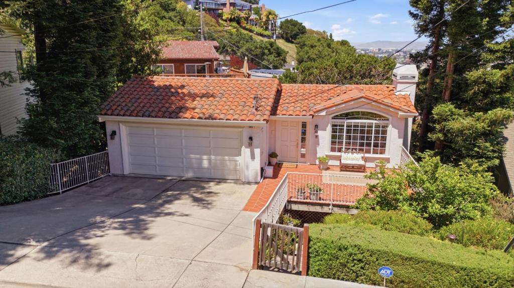 1580 Winding Way Property Photo 1
