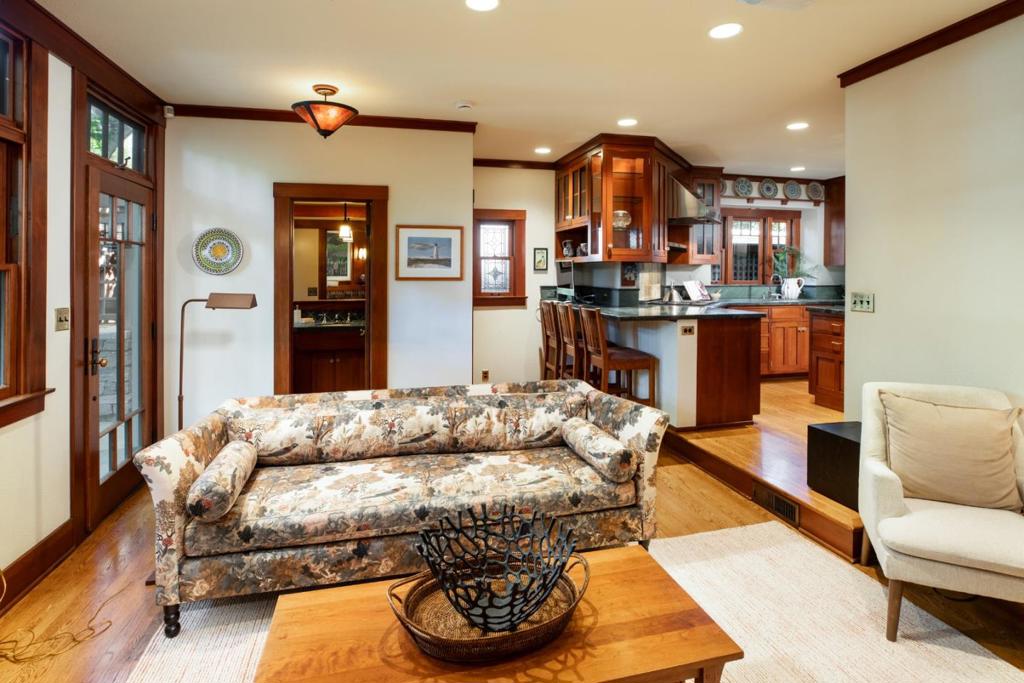337 Tennyson Avenue Property Photo 18