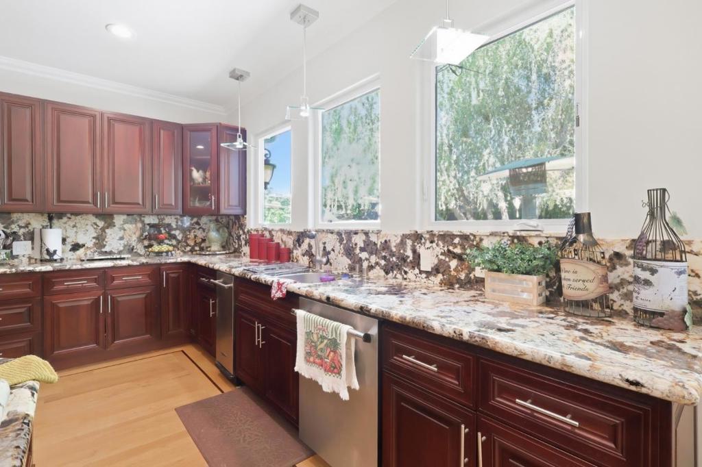 1507 Valota Road Property Photo 17