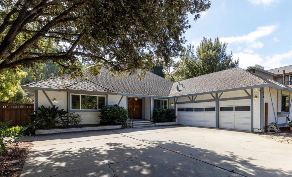 640 Easy Street Property Photo 3