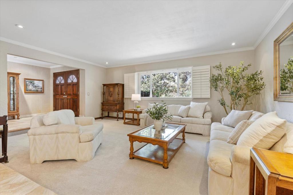 640 Easy Street Property Photo 6