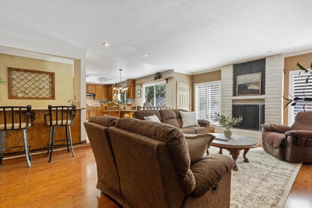 640 Easy Street Property Photo 14