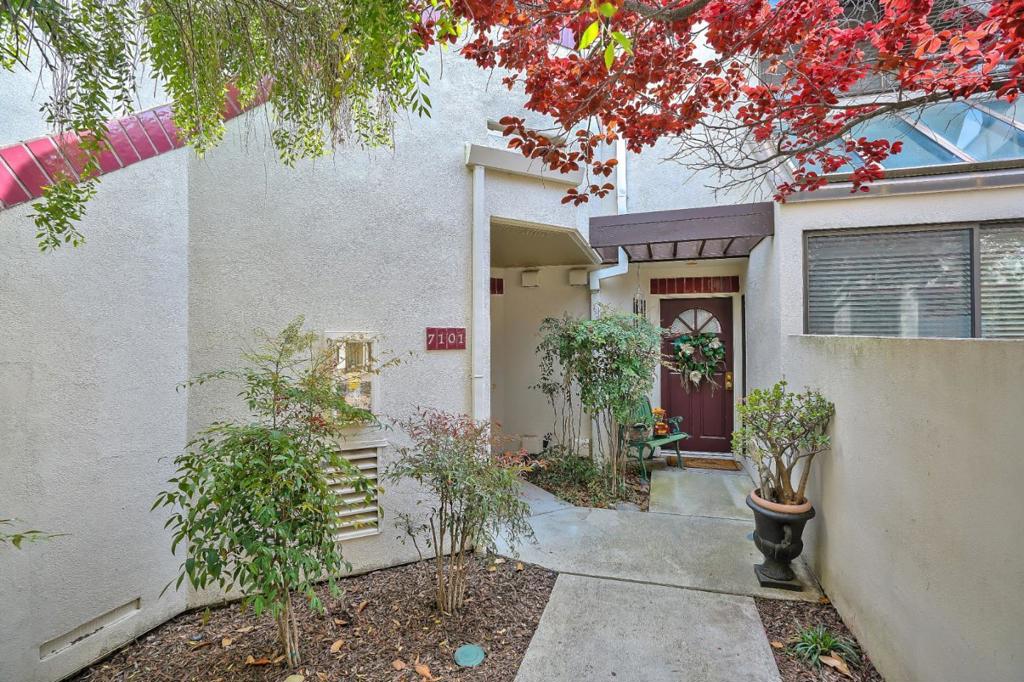 530 Shorebird Circle 7101 Property Photo 1