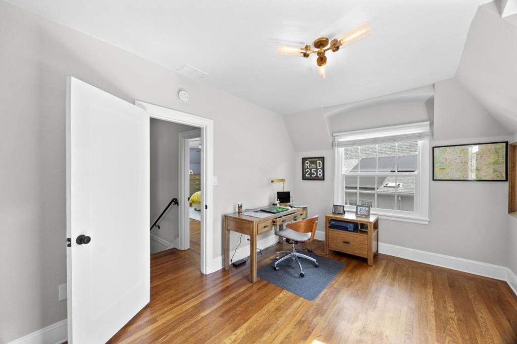 555 Begier Avenue Property Photo 17