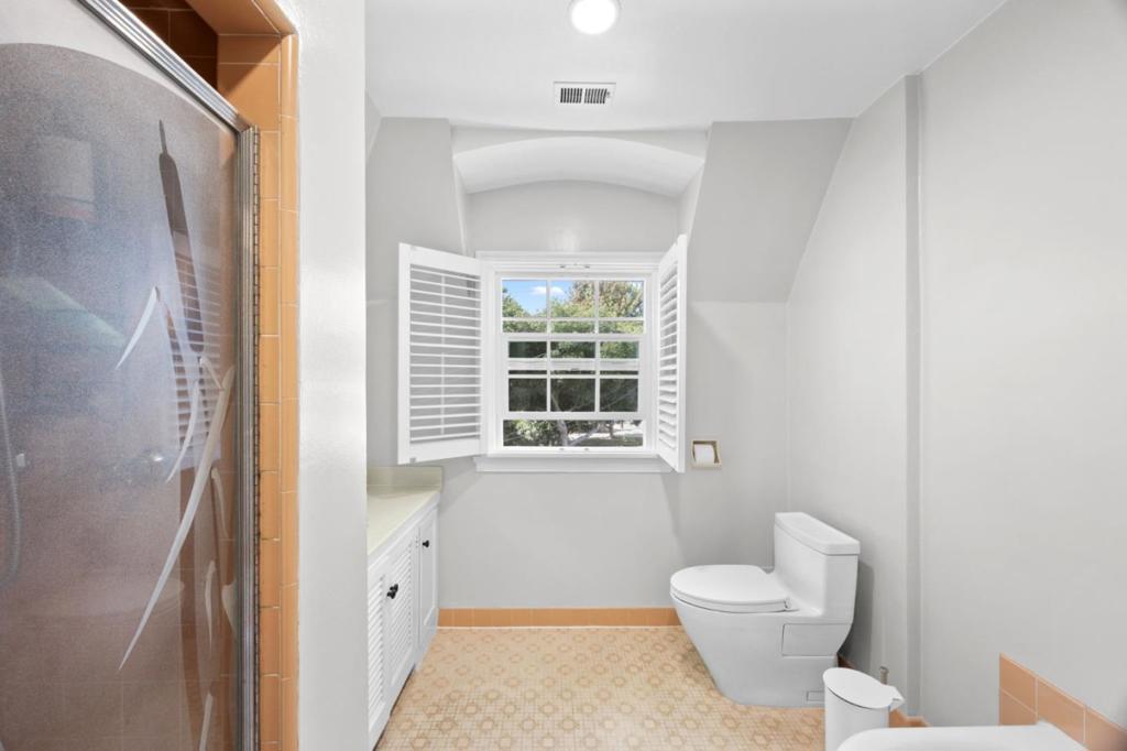 555 Begier Avenue Property Photo 18