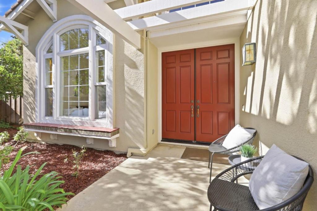 18896 Woodleigh Court Property Photo 2
