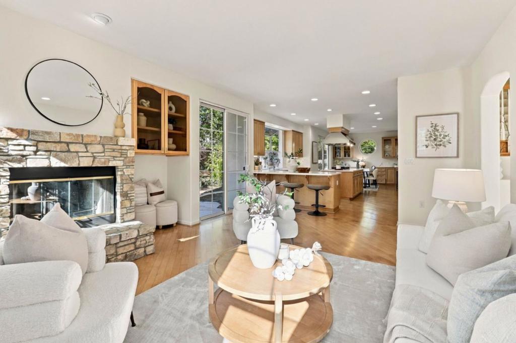 18896 Woodleigh Court Property Photo 9
