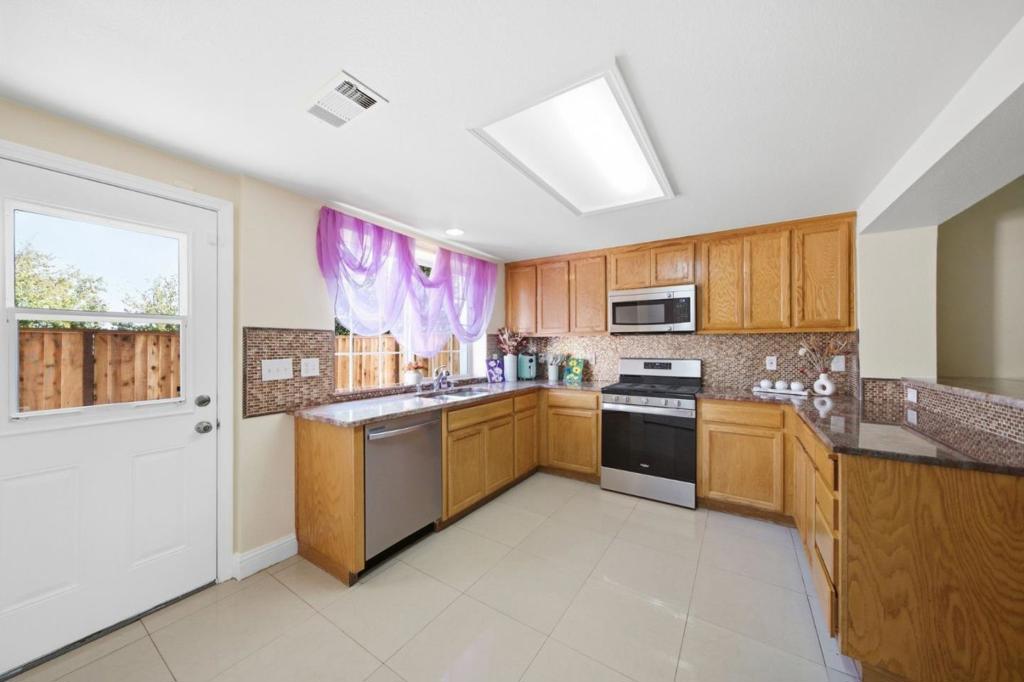 815 Daniels Avenue Property Photo 18