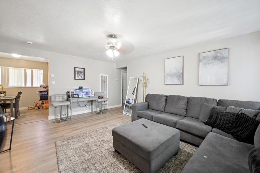 550 Berry Avenue Property Photo 15