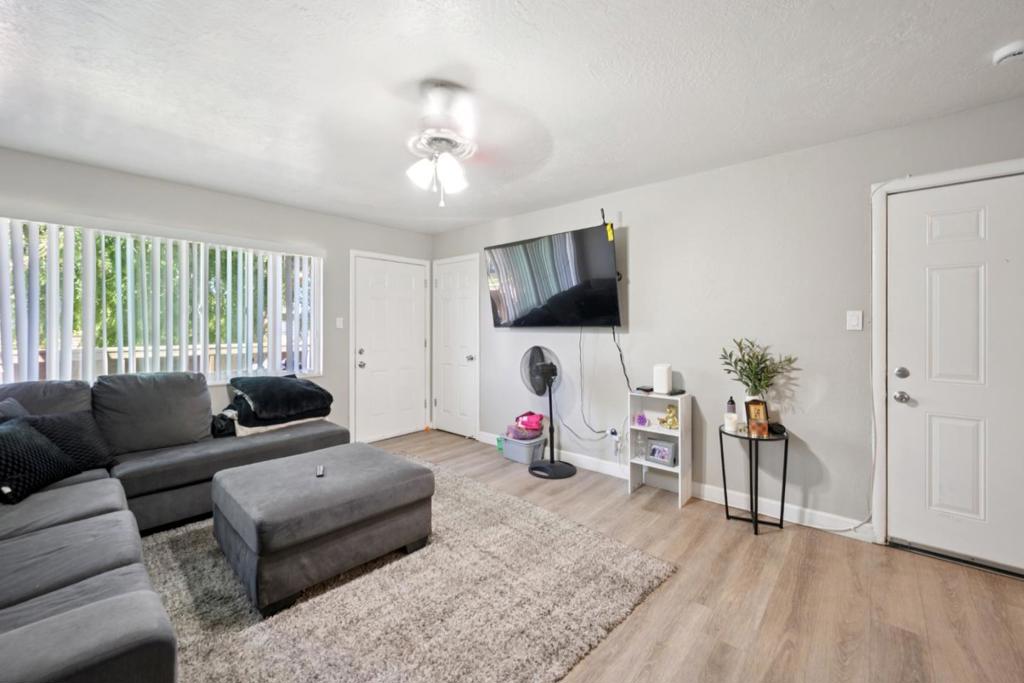 550 Berry Avenue Property Photo 16