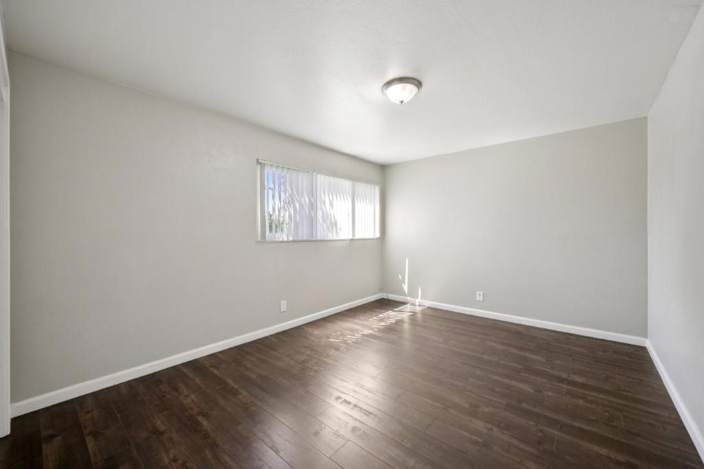 550 Berry Avenue Property Photo 27