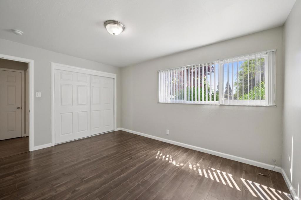 550 Berry Avenue Property Photo 28