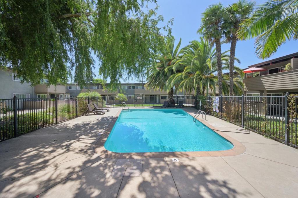 550 Berry Avenue Property Photo 38