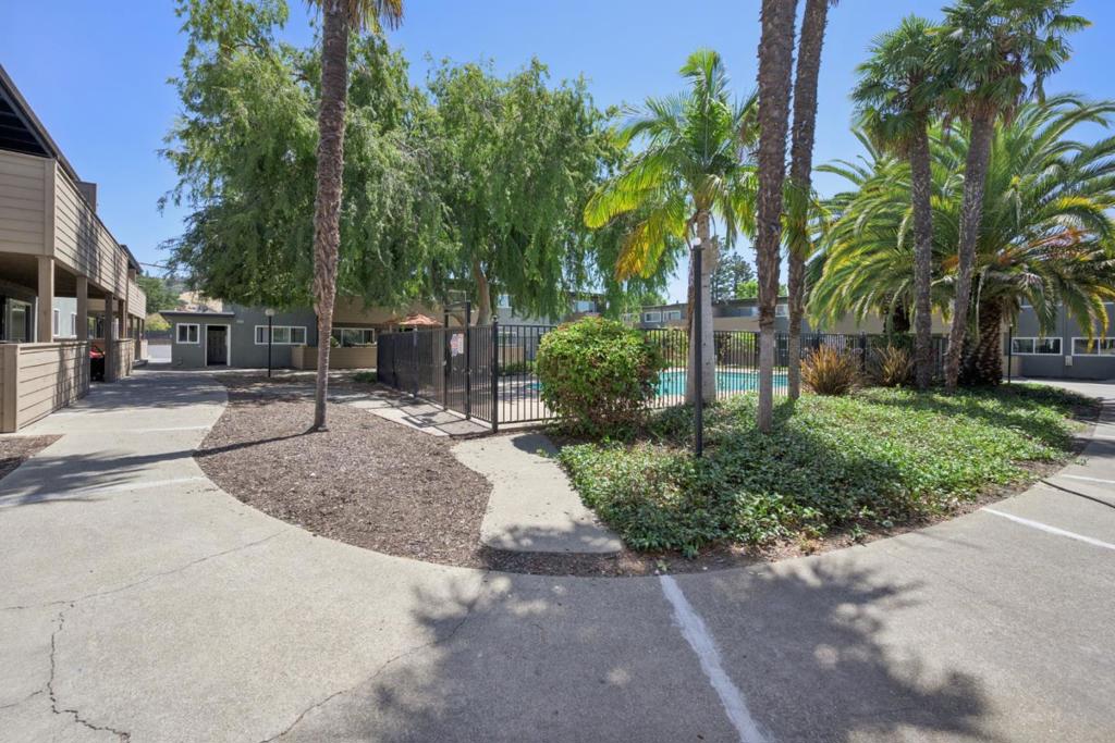 550 Berry Avenue Property Photo 39