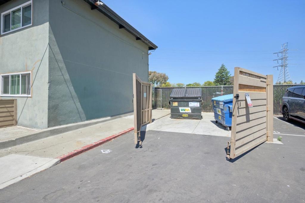 550 Berry Avenue Property Photo 53