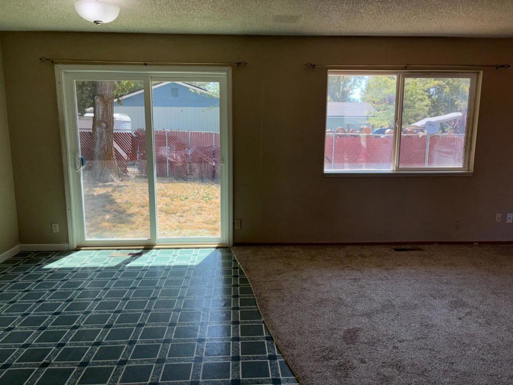 709880 Willow Street Property Photo 5