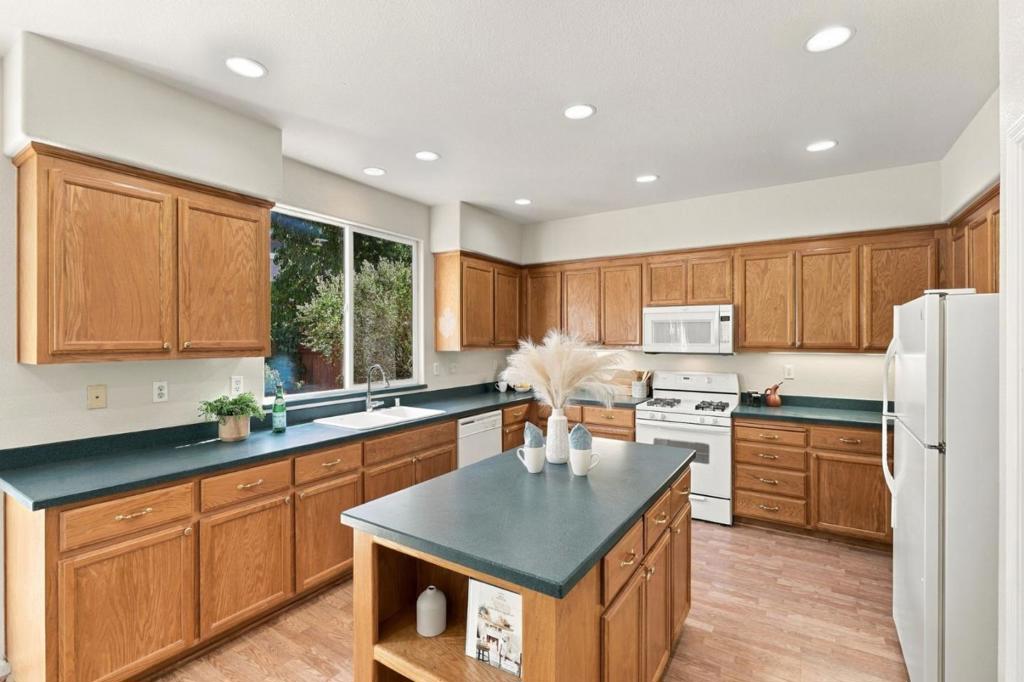 8920 Taos Way Property Photo 10