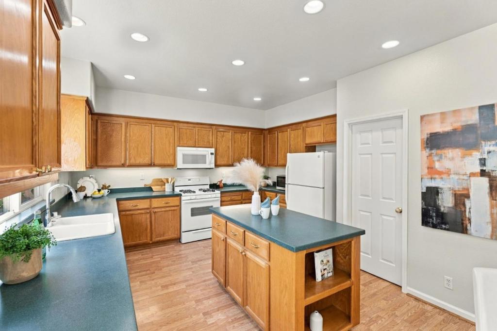 8920 Taos Way Property Photo 11