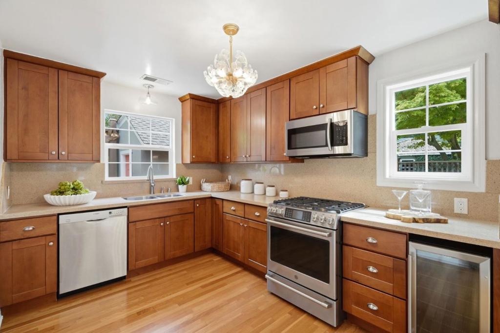 854 Riverside Drive Property Photo 14