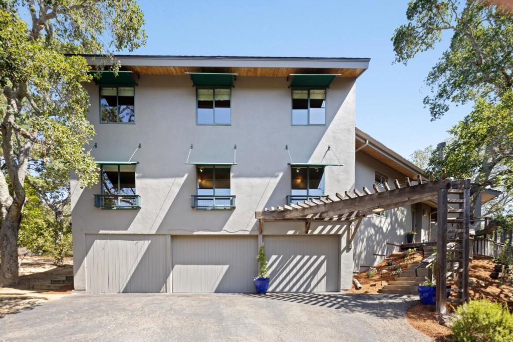 30 Minoca Road Property Photo 2