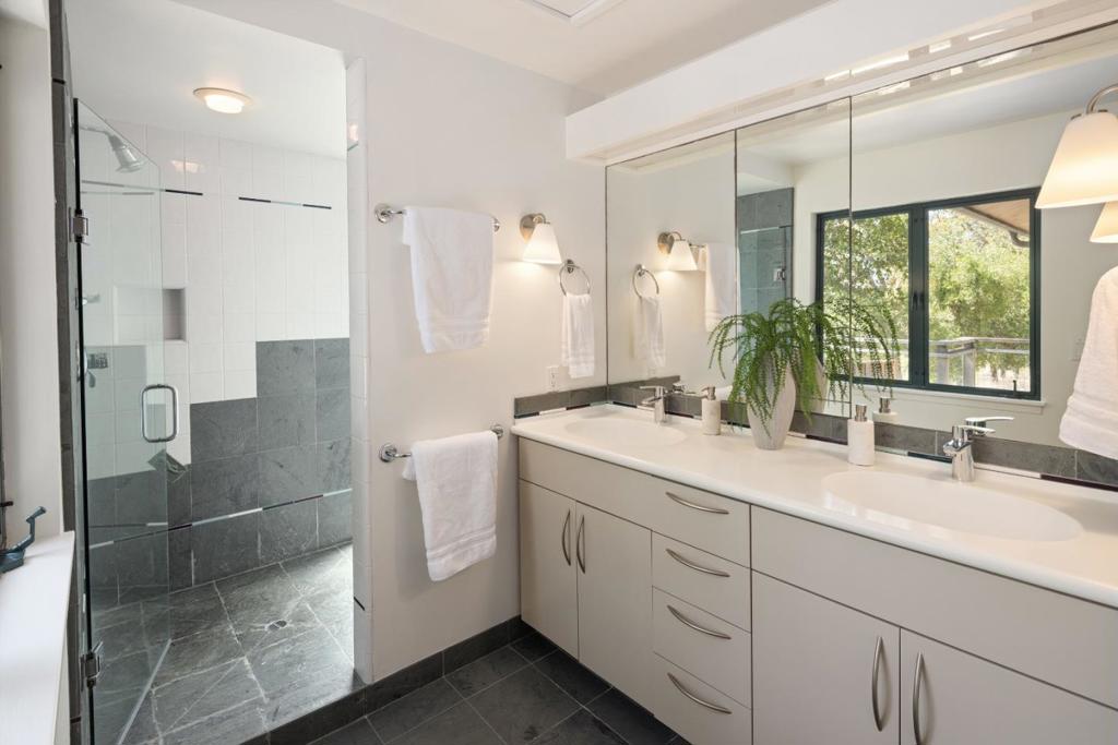 30 Minoca Road Property Photo 10