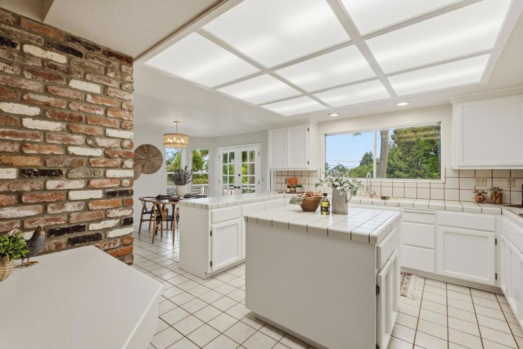 510 La Honda Drive Property Photo 7