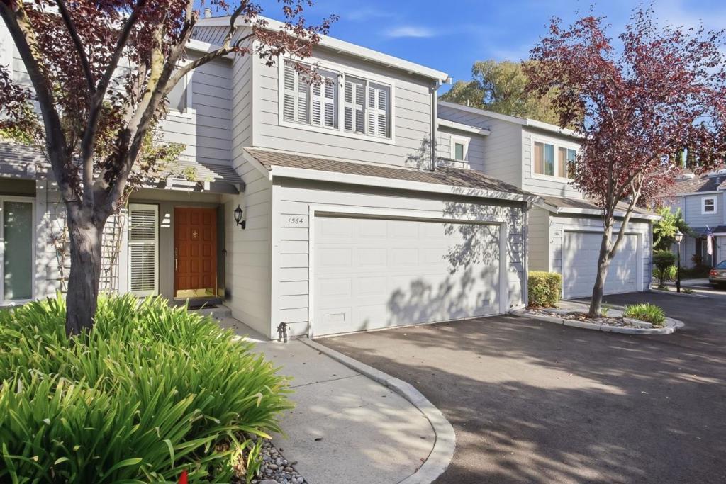 1564 Camden Village Circle Property Photo 1