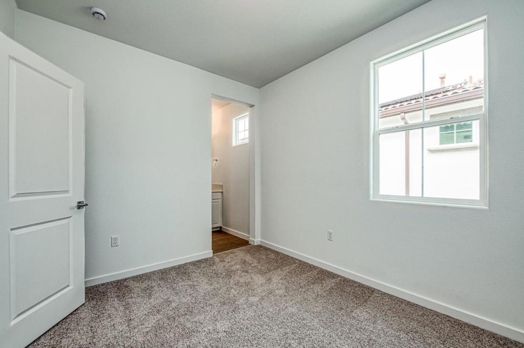 3052 Macarthur Drive E Property Photo 7