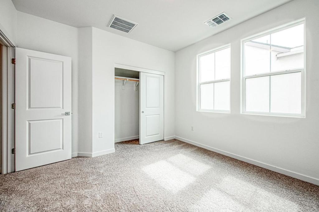 3052 Macarthur Drive E Property Photo 11