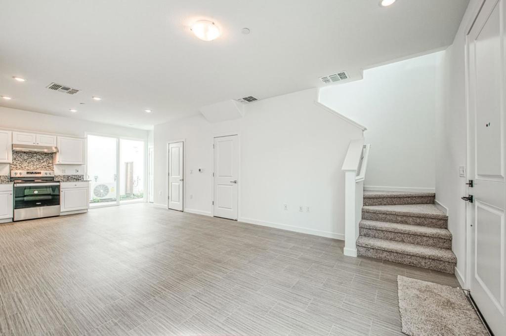 3052 Macarthur Drive E Property Photo 14