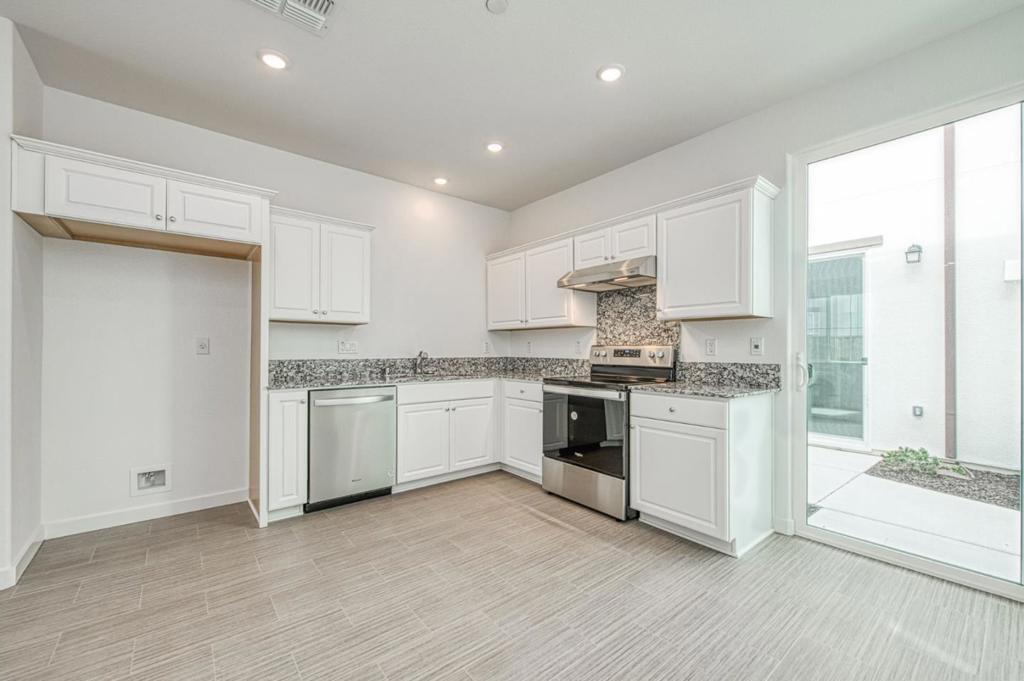 3052 Macarthur Drive E Property Photo 16