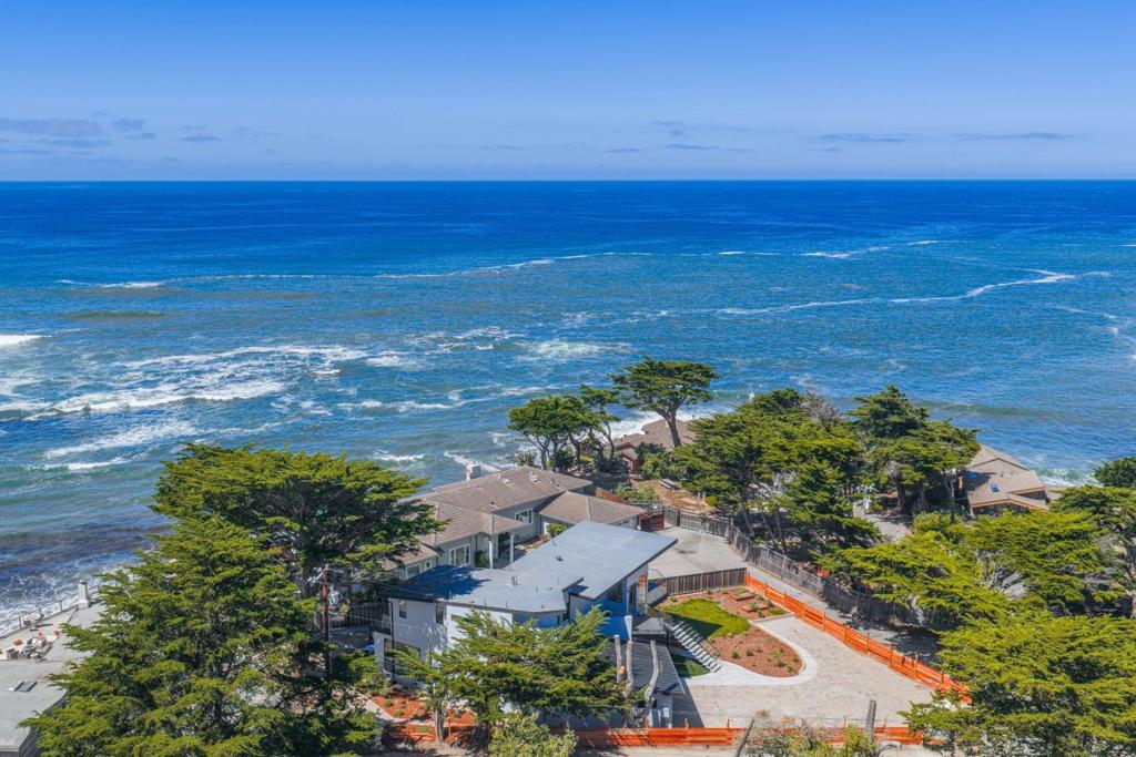 155 Reef Point Road Property Photo 2